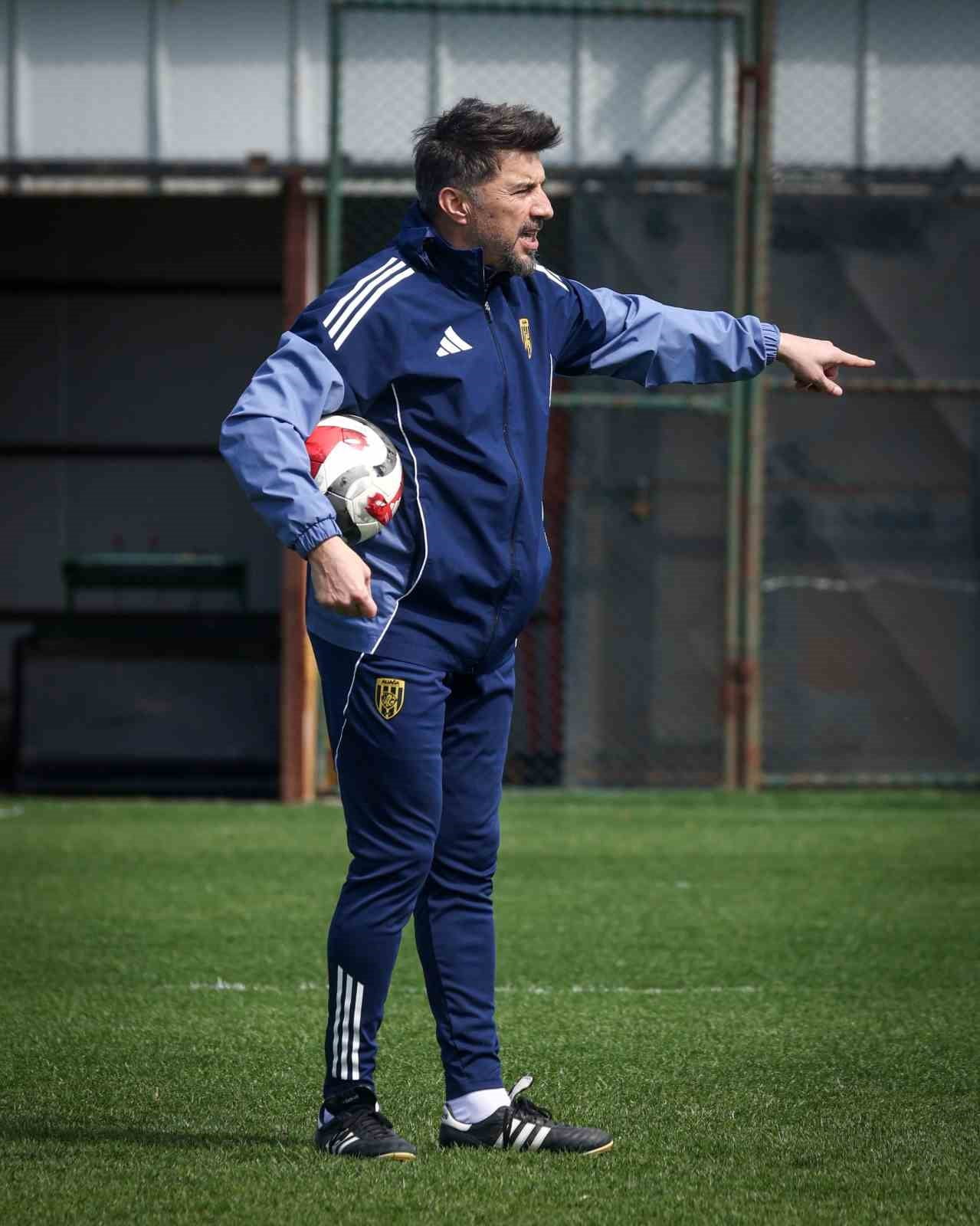 ALİAĞA FK TEKNİK DİREKTÖRÜ POLAT ÇETİN, LİGDEKİ DURUMLARIYLA ALAKALI AÇIKLAMALARDA BULUNARAK...