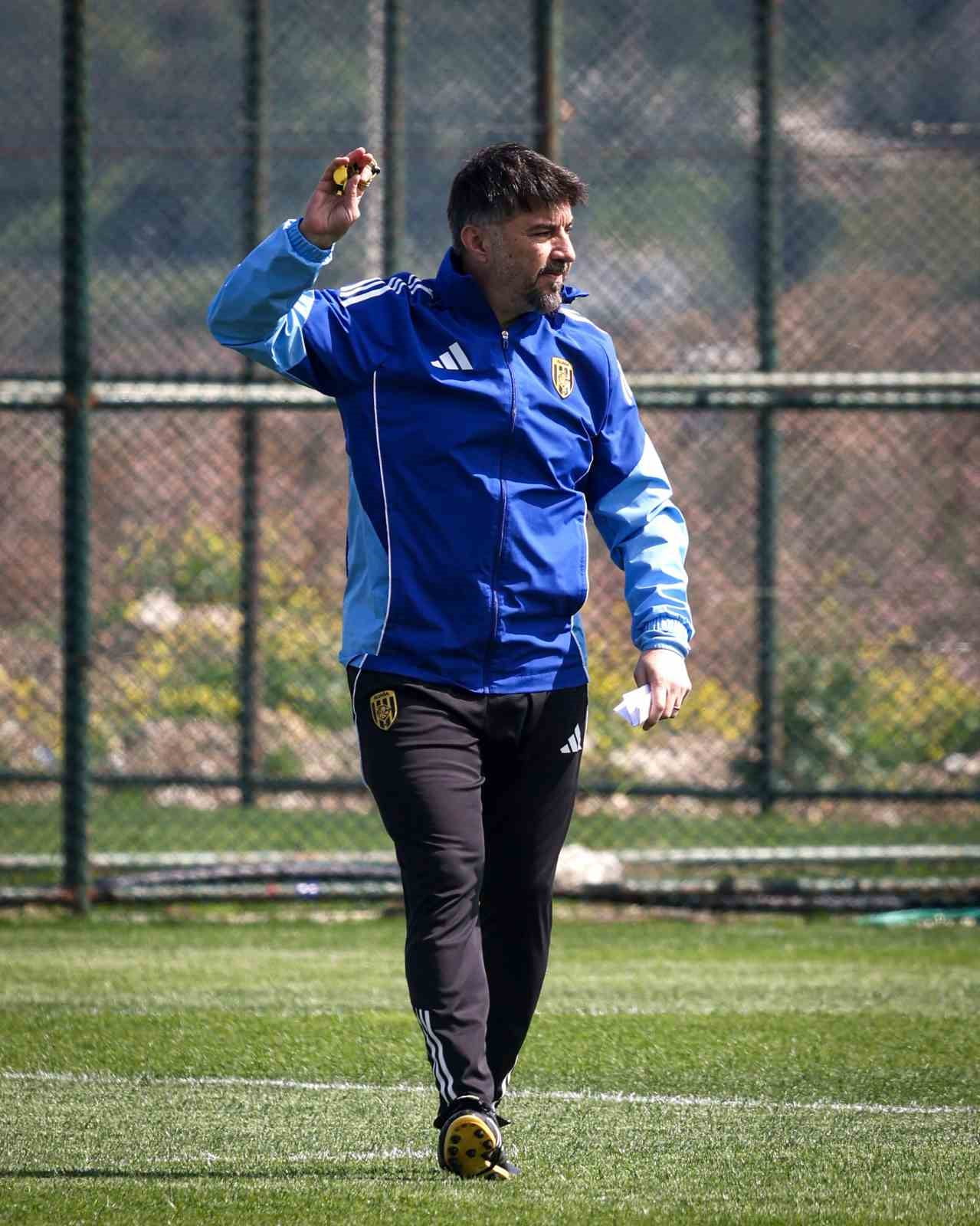 ALİAĞA FK TEKNİK DİREKTÖRÜ POLAT ÇETİN, LİGDEKİ DURUMLARIYLA ALAKALI AÇIKLAMALARDA BULUNARAK...