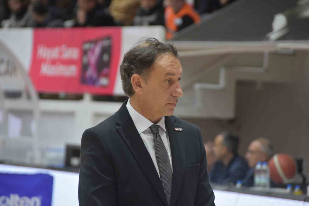 ALİAĞA PETKİMSPOR'DA BAŞANTRENÖR ORHUN ENE, "TEKRAR KAZANAN BİR KİMLİĞE BÜRÜNMEK İSTİYORUZ"...