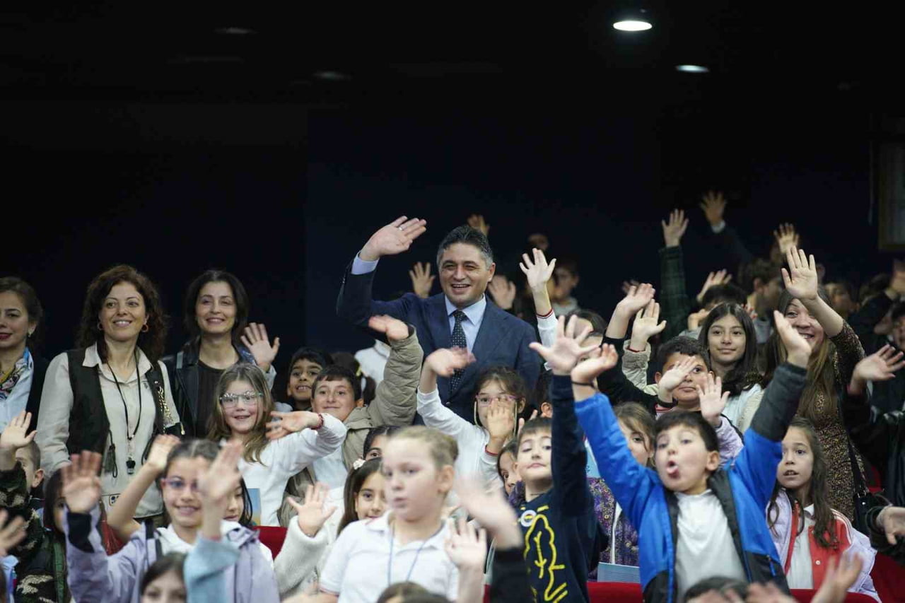 ALİAĞALI MİNİKLER BELEDİYE YÖNETİMİNİ YERİNDE ÖĞRENDİ