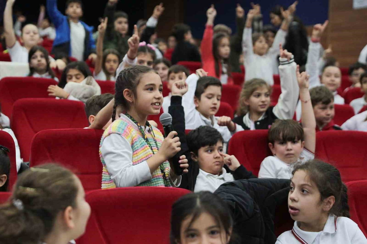 ALİAĞALI MİNİKLER BELEDİYE YÖNETİMİNİ YERİNDE ÖĞRENDİ