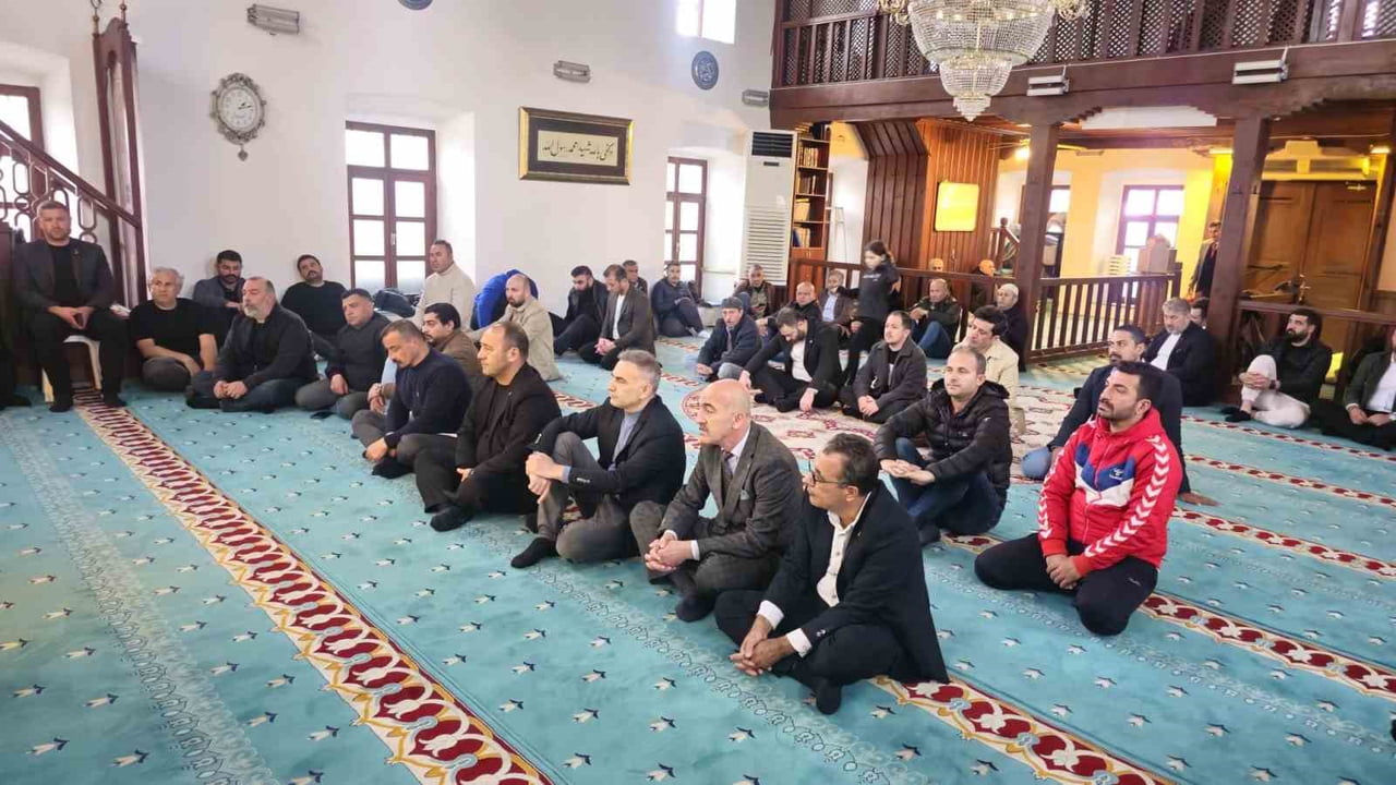 ALPARSLAN TÜRKEŞ VEFATININ 29. YILINDA DUALARLA ANILDI