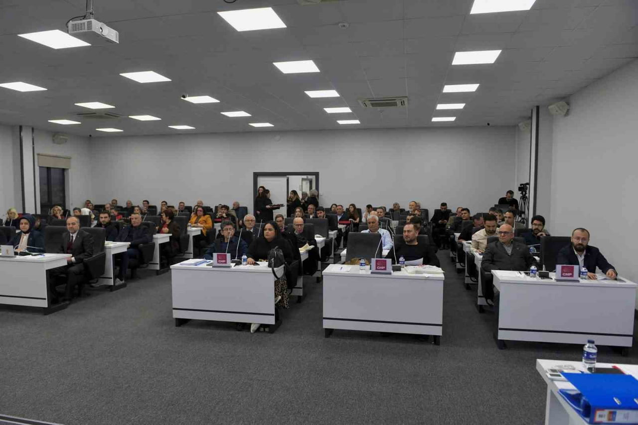 ALTIEYLÜL MECLİSİNDE TÜM SİYASİ PARTİLERDEN TAM UZLAŞI