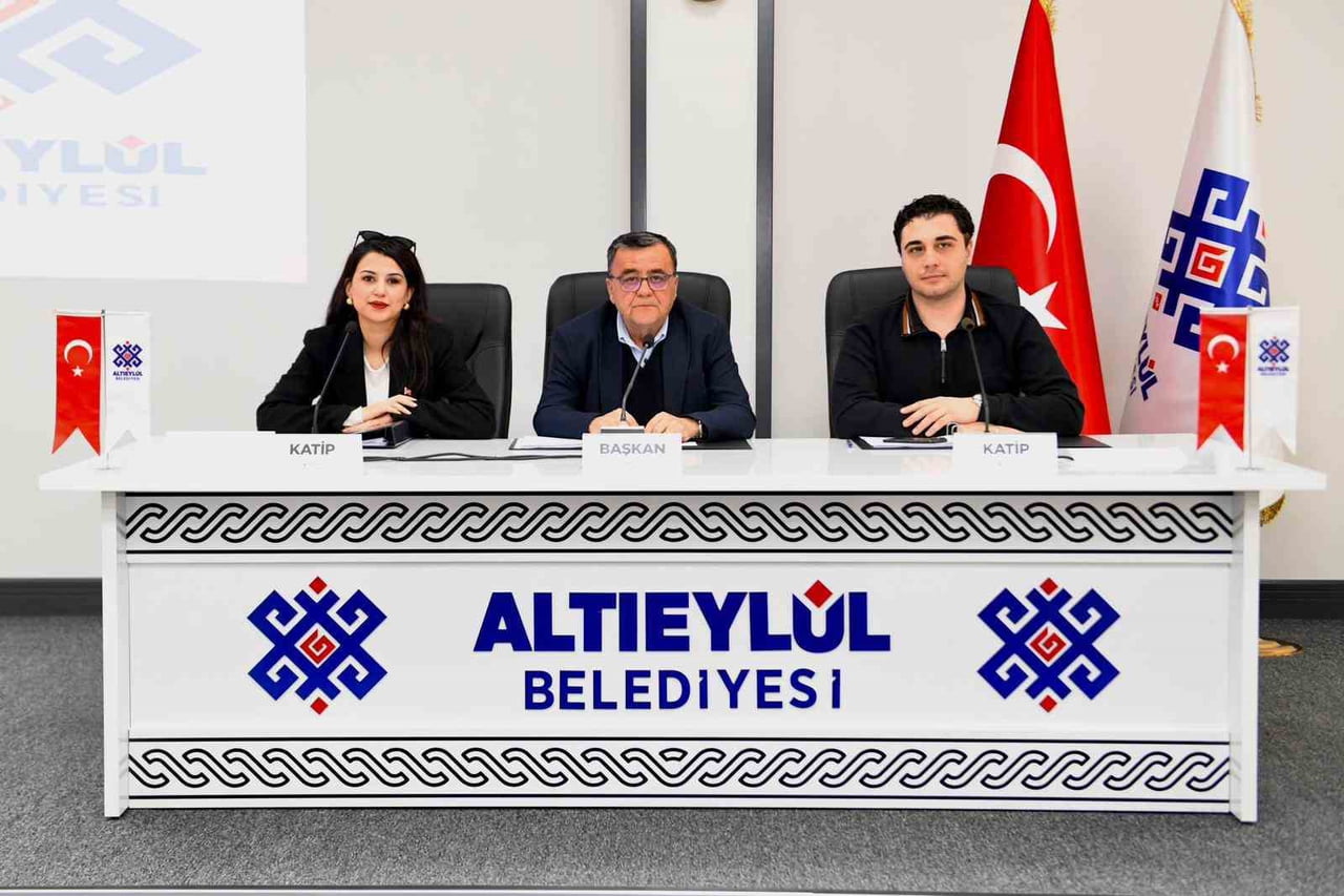 ALTIEYLÜL MECLİSİNDE TÜM SİYASİ PARTİLERDEN TAM UZLAŞI