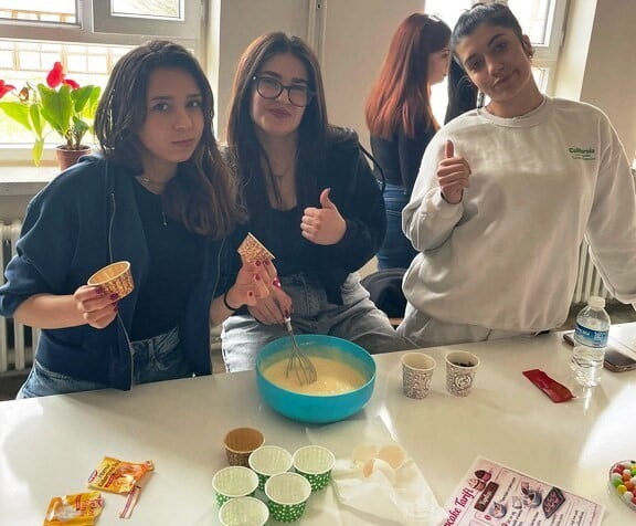 ALTINTAŞ MYO'DA MİNİ KEK ATÖLYESİ DÜZENLENDİ