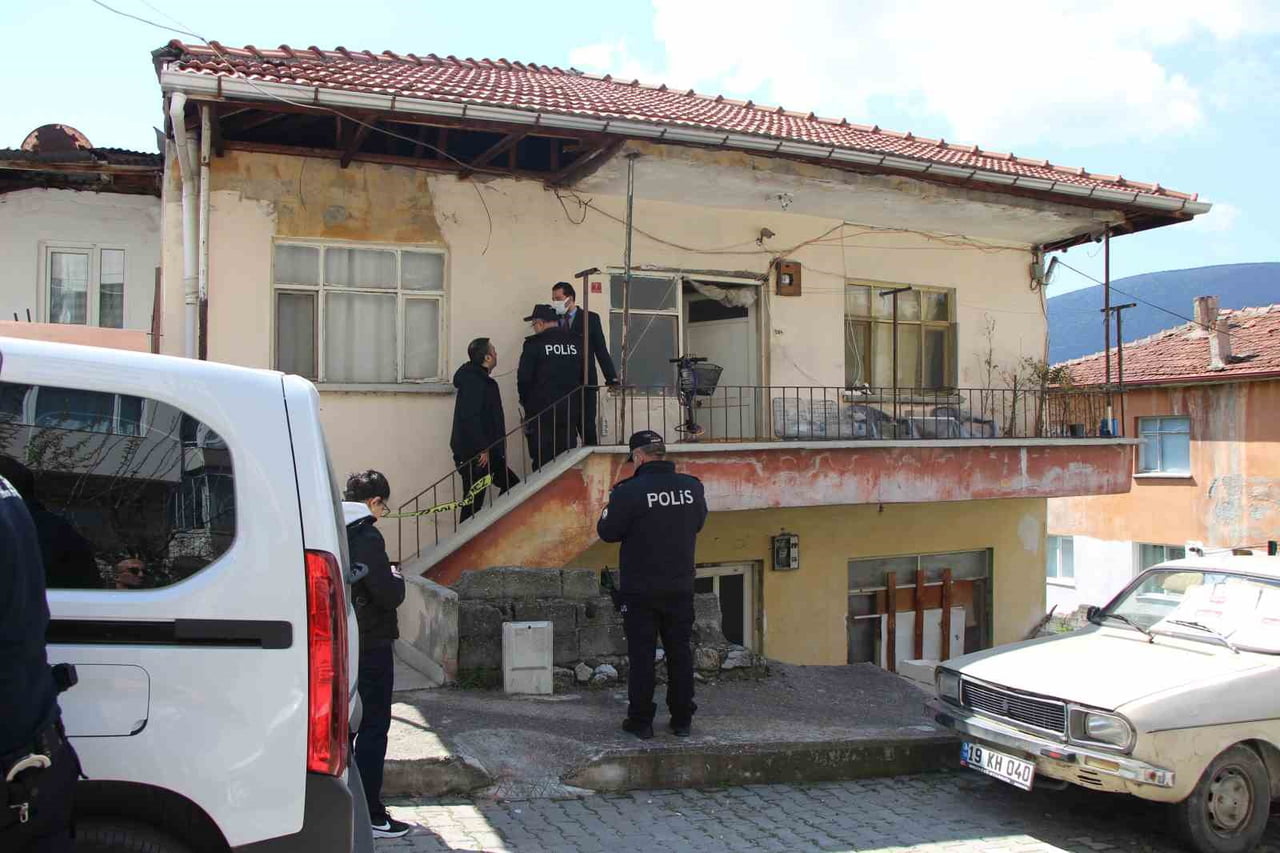 AMASYA’DA 11 YIL ÖNCE ANNE VE OĞLUNUN SOBA ZEHİRLENMESİNDEN ÖLDÜĞÜ EVDE BU SEFERDE BABA İLE DİĞER...