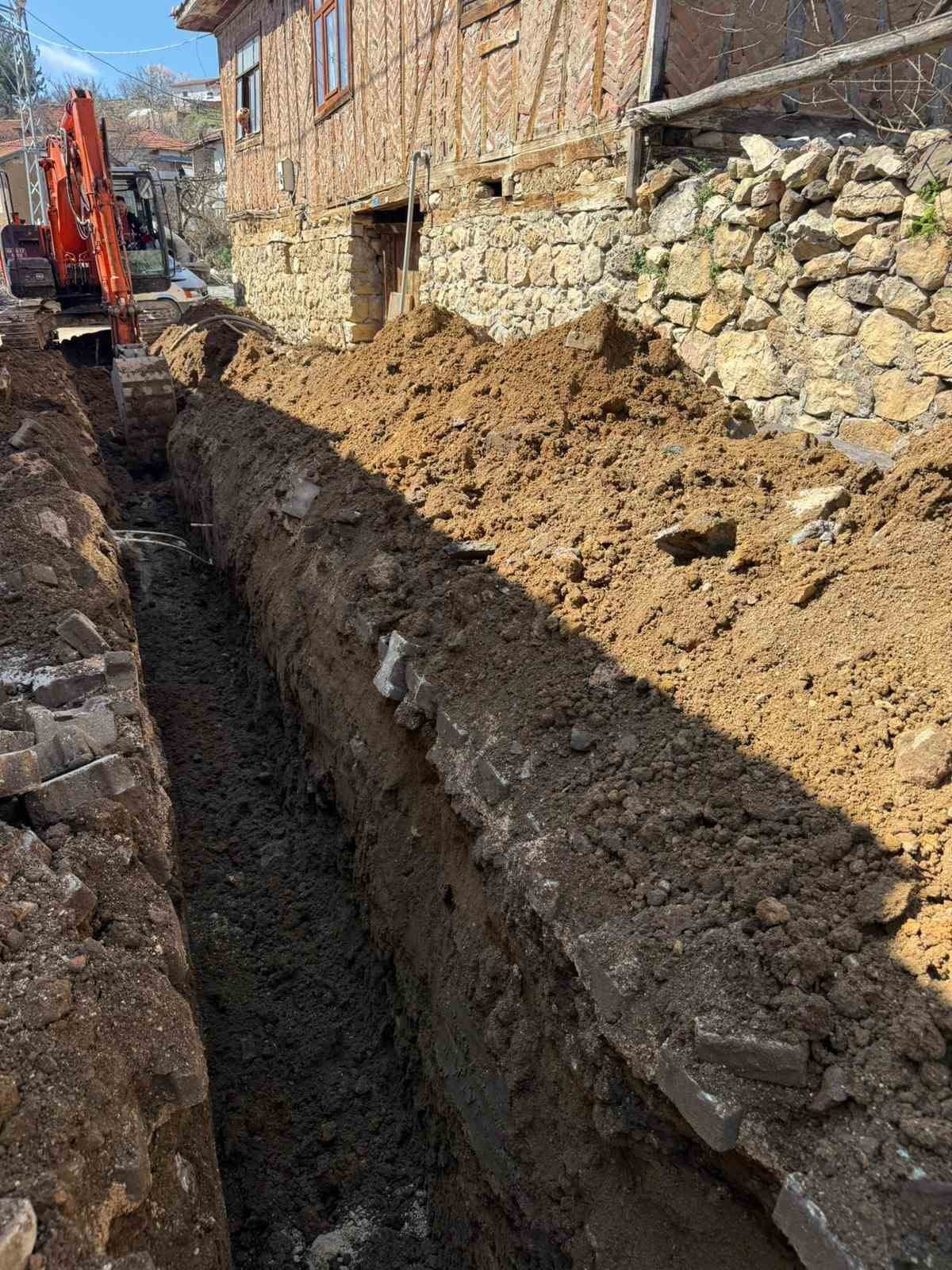 AMASYA’NIN SARAYCIK KÖYÜNDE YÜRÜTÜLEN SU VE KANALİZASYON HATTI YENİLEME ÇALIŞMALARI...