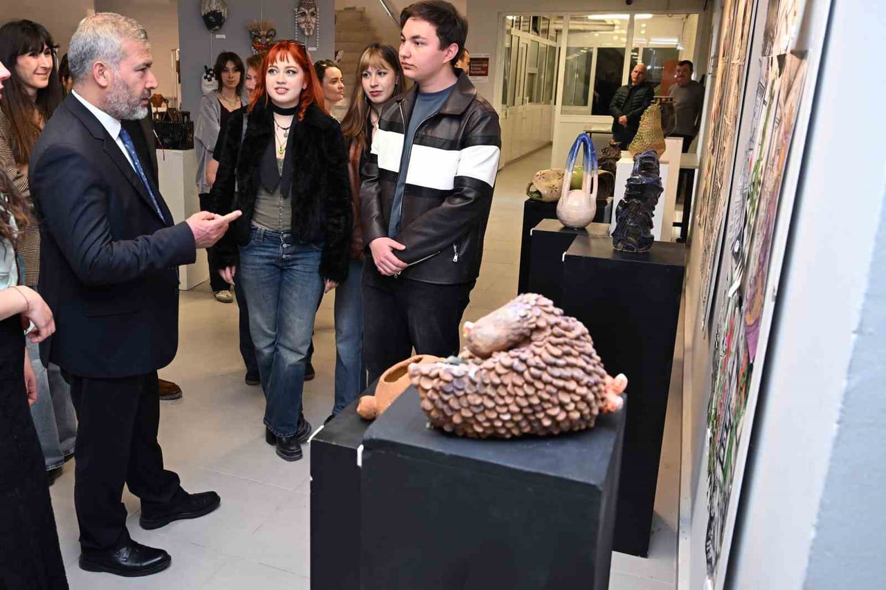 ANADOLU ÜNİVERSİTESİ REKTÖRÜ PROF. DR. YUSUF ADIGÜZEL, GÜZEL SANATLAR FAKÜLTESİ (GSF) BÜNYESİNDE...