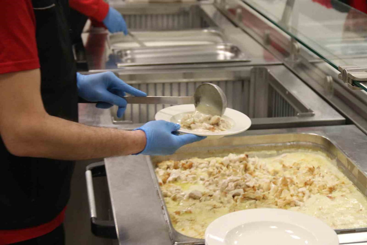 ANADOLU ÜNİVERSİTESİ YEMEKLERİNDE YABANCI MADDE İDDİASINA KARŞILIK, REKTÖR PROF. DR. YUSUF...