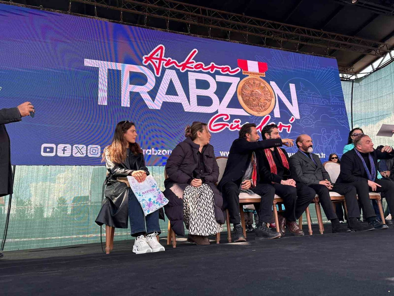 ANKARA'DA DÜZENLENEN TRABZON GÜNLERİ ETKİNLİĞİ, ‘TAŞACAK BU DENİZ' DİZİSİNİN OYUNCULARINI...