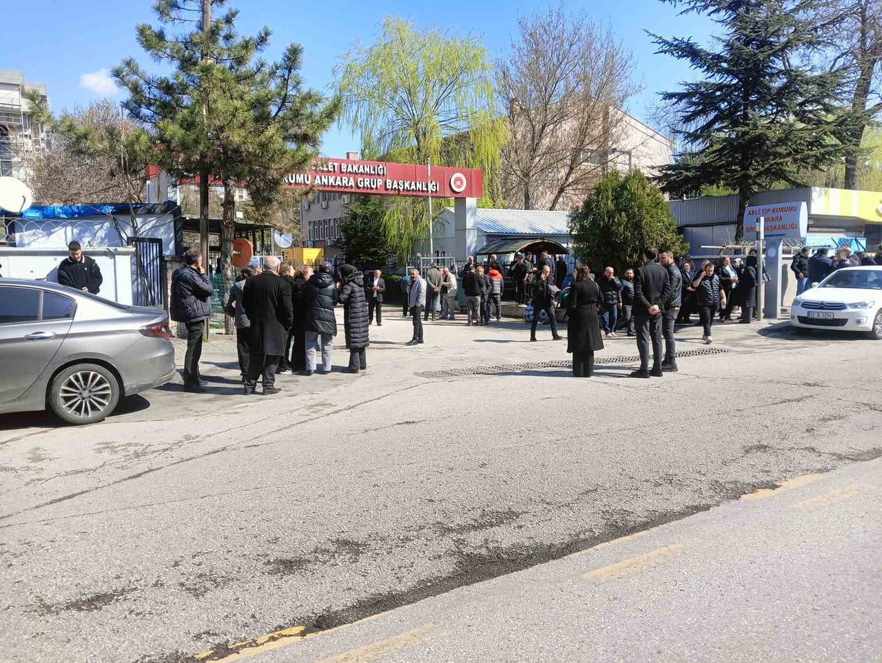 ANKARA'DA İKİ OTOMOBİLİN KAFA KAFAYA ÇARPIŞMASI SONUCU MEYDANA GELEN KAZADA HAYATINI KAYBEDEN 5...