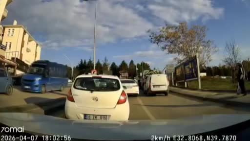 Ankara'da iki sürücü trafikte yumruklu kavga etti: O anlar araç kamerasında