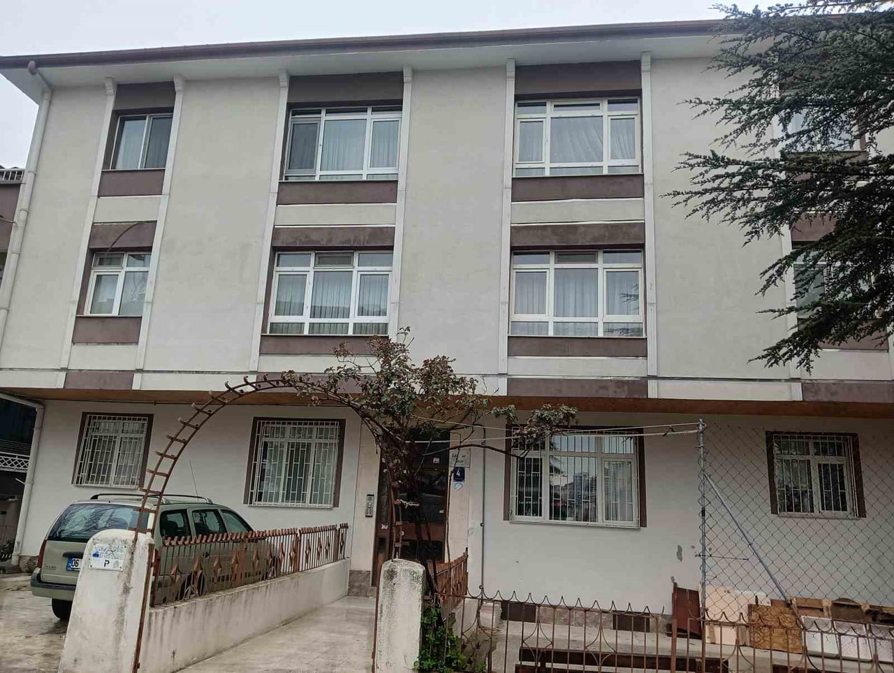 ANKARA'NIN KEÇİÖREN İLÇESİNDE BİR KİŞİ, TARTIŞTIĞI KIZ ARKADAŞINI SİLAHLA ÖLDÜRDÜKTEN SONRA...