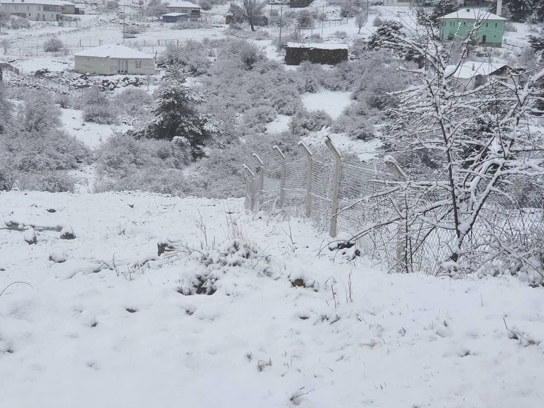 ANKARA'NIN KUZEY İLÇELERİNDE SABAH SAATLERİNDEN KAR YAĞIŞI ETKİLİ OLMAYA BAŞLADI.