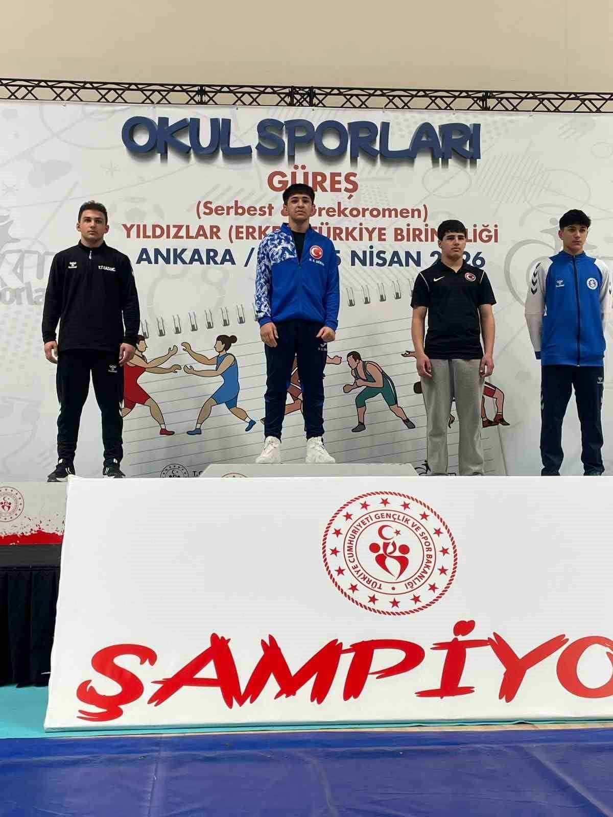 ANKARA’DA DÜZENLENEN OKUL SPORLARI YILDIZLAR GÜREŞ ŞAMPİYONASI'NDA KAYSERİ TAKIMI GREKO-ROMEN...