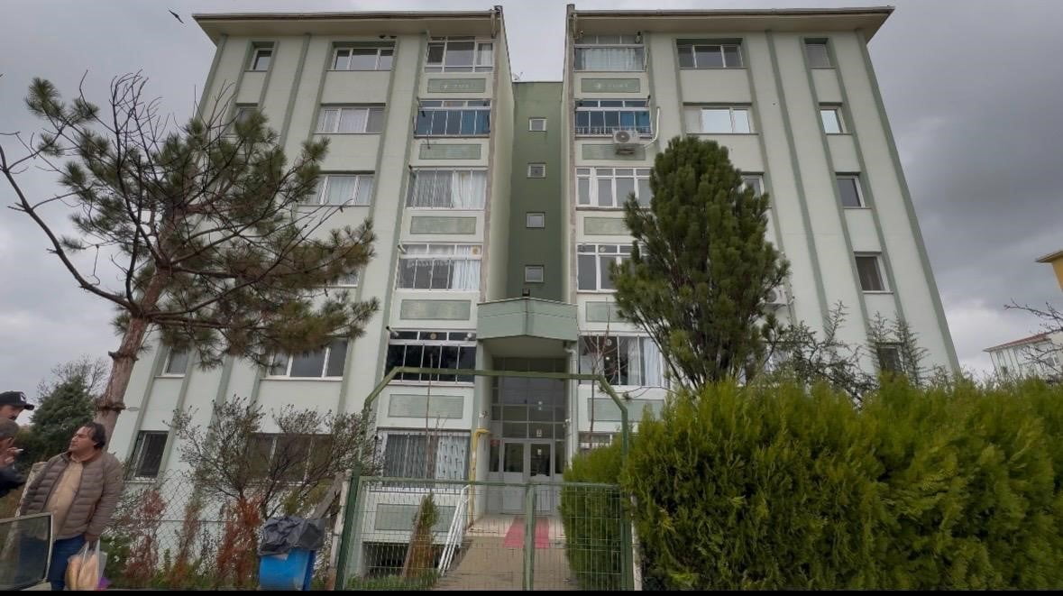 ANKARA’DA EMEKLİ UZMAN ÇAVUŞ REMZİ BÜYÜKKÖPRÜ 16 YAŞINDAKİ KIZINI VE EŞİNİ VURARAK ÖLDÜRMESİNİN...