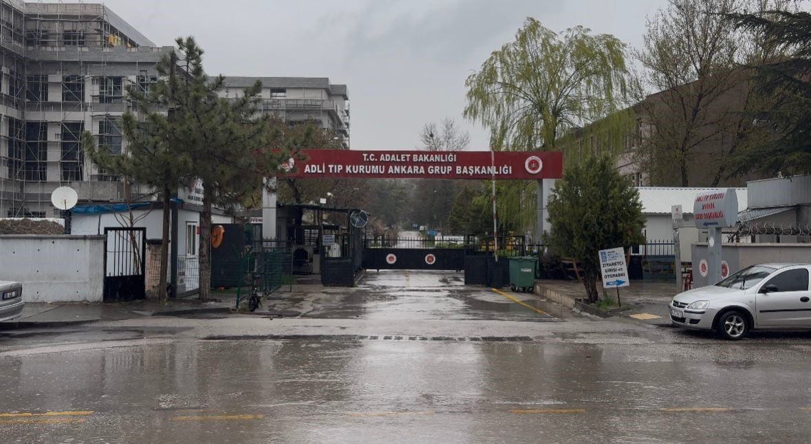 ANKARA’DA MADDİ PROBLEMLERİ NEDENİYLE BUNALIMDA OLDUĞU İLERİ SÜRÜLEN EMEKLİ UZMAN ÇAVUŞ, TABANCA...