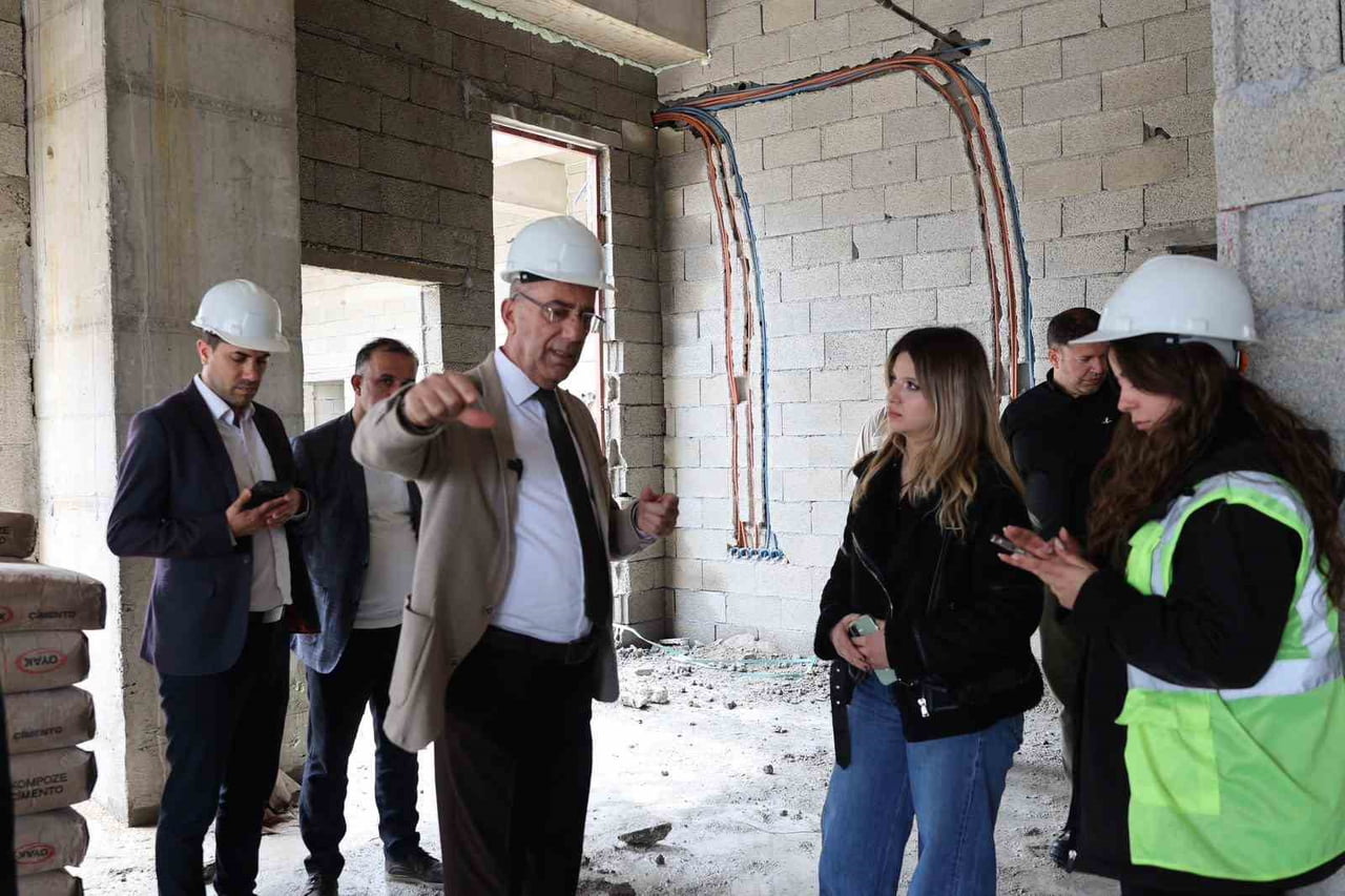 ANTAKYA BELEDİYE BAŞKANI İBRAHİM NACİ YAPAR, AKASYA MAHALLESİ’NDE YAPIMI DEVAM EDEN ÇOK AMAÇLI...