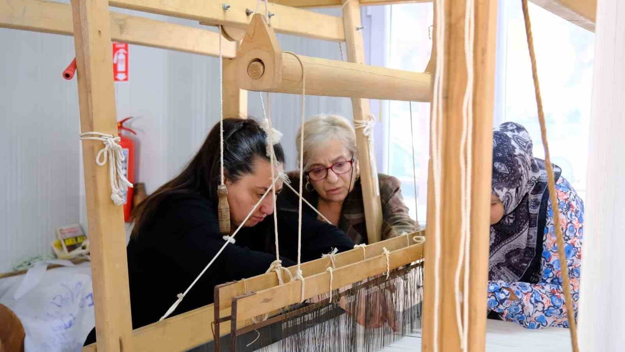 ANTAKYA BELEDİYESİ KÜLTÜR VE SOSYAL İŞLER MÜDÜRLÜĞÜ TARAFINDAN DÜZENLENEN İPEK EL DOKUMACILIĞI...