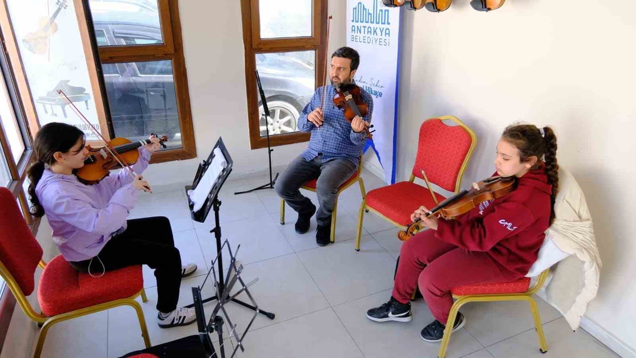 ANTAKYA BELEDİYESİ KÜLTÜR VE SOSYAL İŞLER MÜDÜRLÜĞÜ TARAFINDAN DÜZENLENEN ÜCRETSİZ KEMAN KURSLARI...