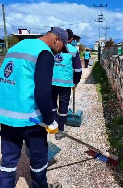 ANTAKYA BELEDİYESİ TEMİZLİK İŞLERİ MÜDÜRLÜĞÜ EKİPLERİ, İLÇE GENELİNDEKİ 95 MAHALLEDE YÜRÜTTÜĞÜ...