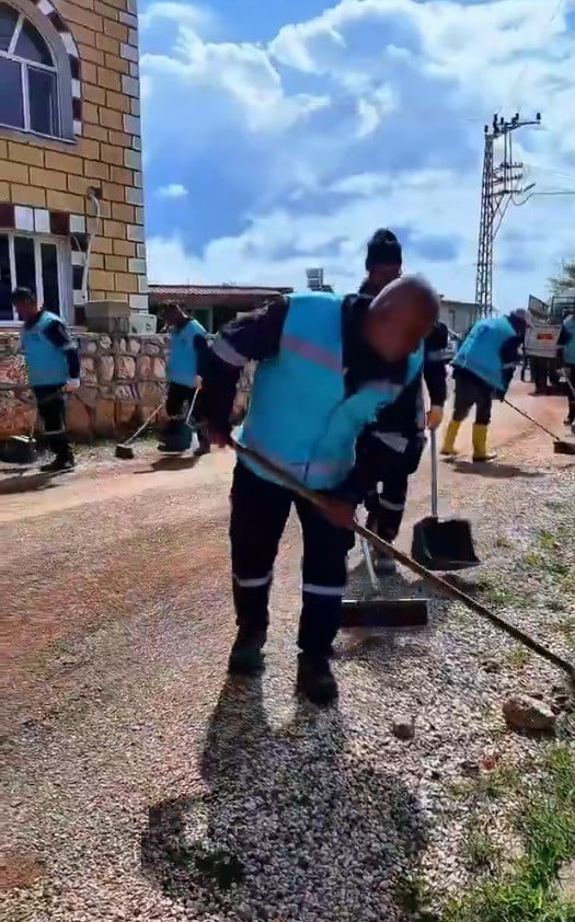 ANTAKYA BELEDİYESİ TEMİZLİK İŞLERİ MÜDÜRLÜĞÜ EKİPLERİ, İLÇE GENELİNDEKİ 95 MAHALLEDE YÜRÜTTÜĞÜ...
