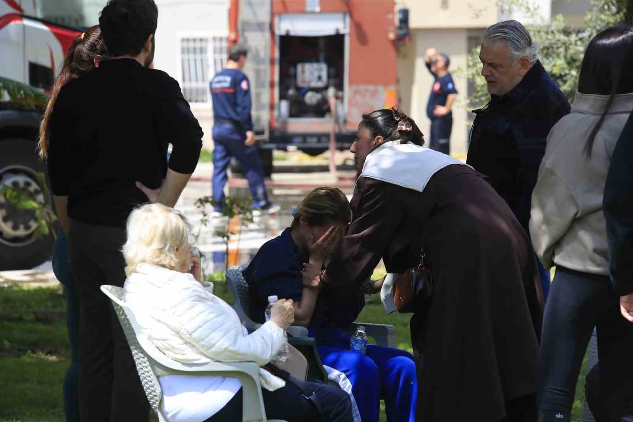 ANTALYA'DA 9 KATLI APARTMANIN SON KATINDA BULUNAN DUBLEKS DAİRENİN TERASINDA ÇIKAN YANGIN, EV...