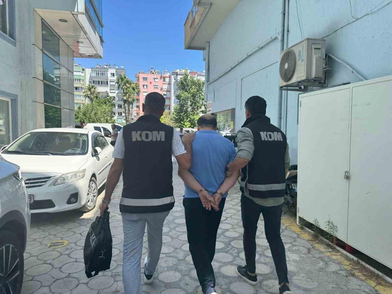 ANTALYA'DA DENETLEMEYE GİTTİKLERİ ÖZEL HASTANEDEN 90 BİN EURO RÜŞVET ALDIKLARI İDDİASIYLA SUÇÜSTÜ...