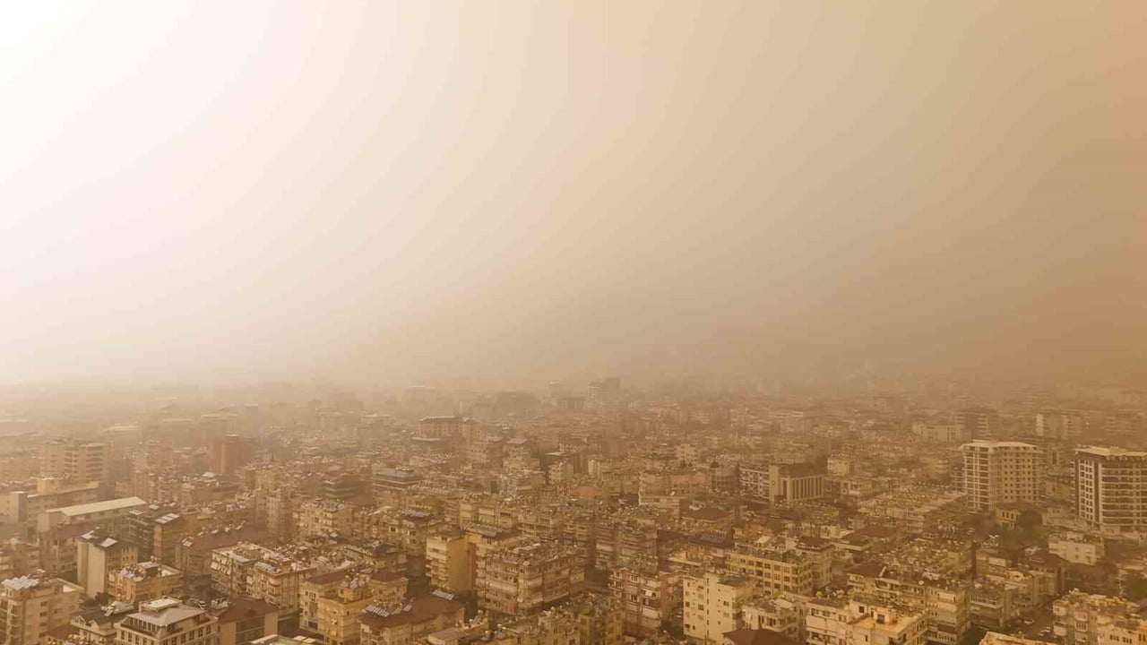 ANTALYA'DA SAHRA ÇÖLÜ ÜZERİNDEN GELEN TOZ TAŞINIMI SABAH SAATLERİNDE ETKİSİNİ GÖSTERDİ.