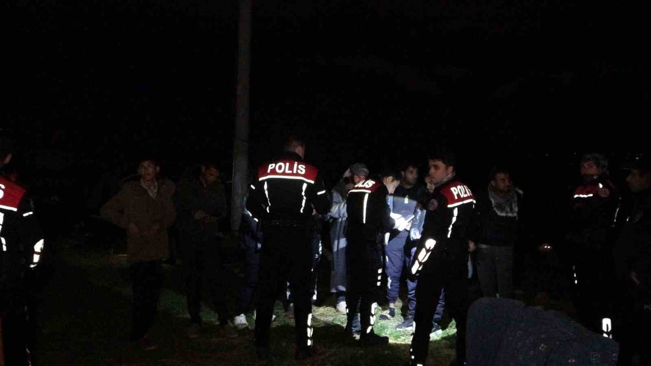 ANTALYA'DA YABANCI UYRUKLU 25 YAŞINDAKİ SERA İŞÇİSİ KADININ ATEŞLİ SİLAHLA GÖĞSÜNDEN VURULMUŞ...