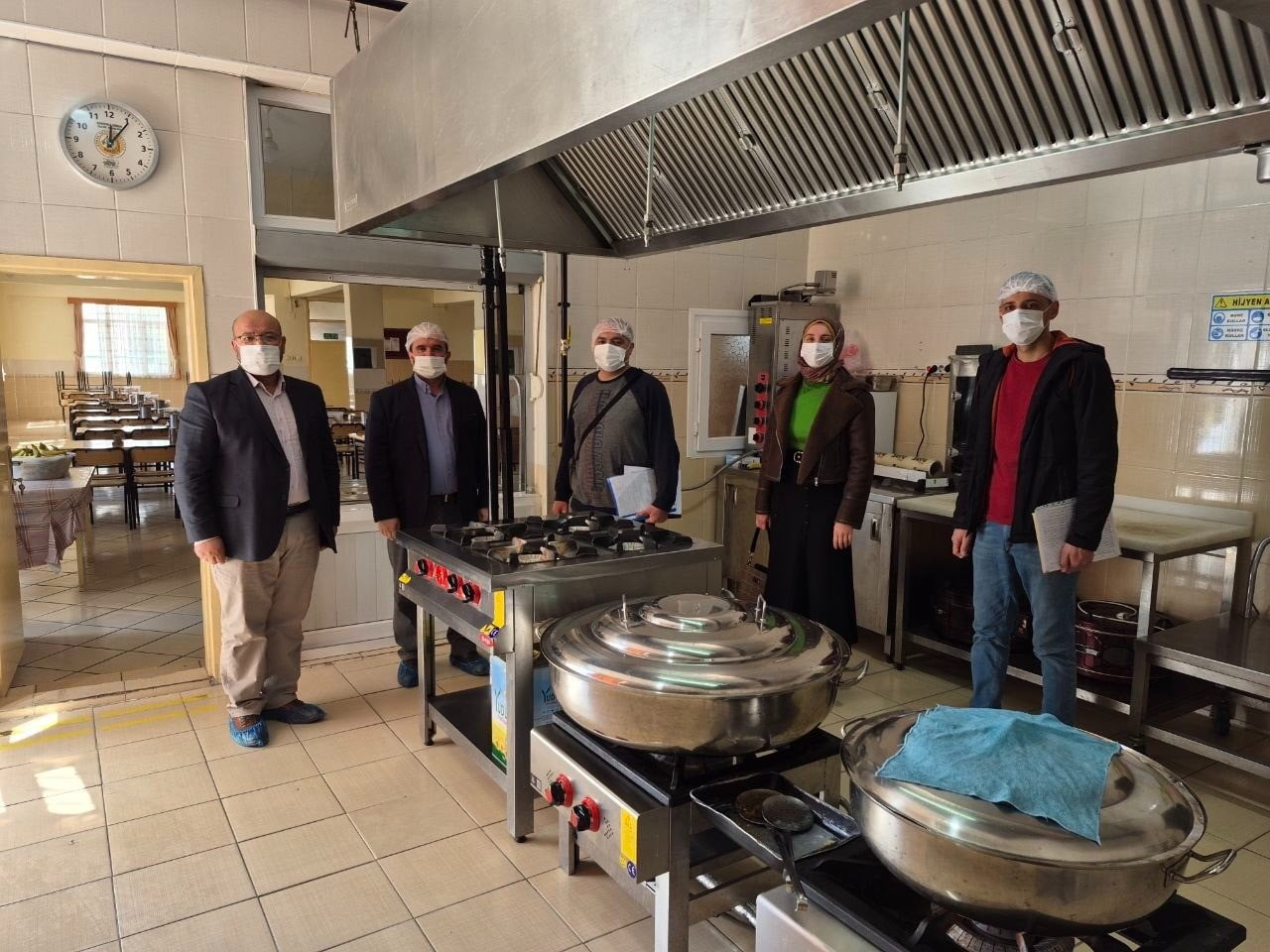 ANTALYA'NIN KORKUTELİ İLÇESİNDEKİ OKULLARA GIDA GÜVENLİĞİNE YÖNELİK KAPSAMLI DENETİMLER...