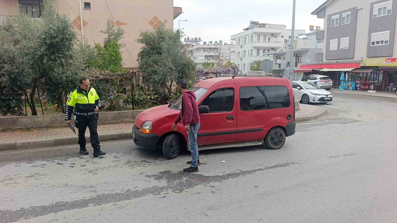 ANTALYA'NIN MANAVGAT İLÇESİNDE HAFİF TİCARİ ARACIN YAYAYA ÇARPMASI SONUCU MEYDANA GELEN KAZADA...