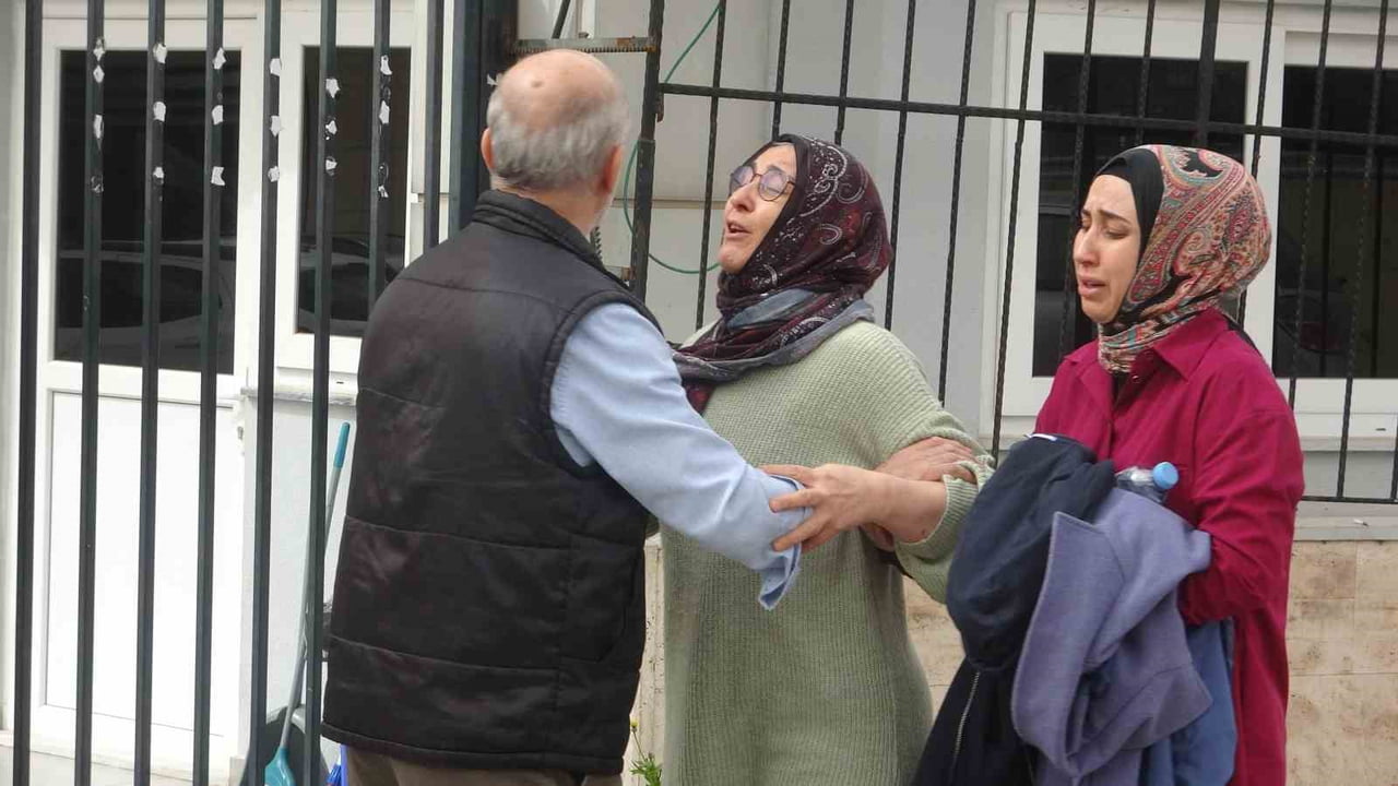 ANTALYA'NIN MANAVGAT İLÇESİNDE OTOMOBİLİN TIRIN DORSESİNE ÇARPMASI SONUCU MEYDANA GELEN KAZADA 6...