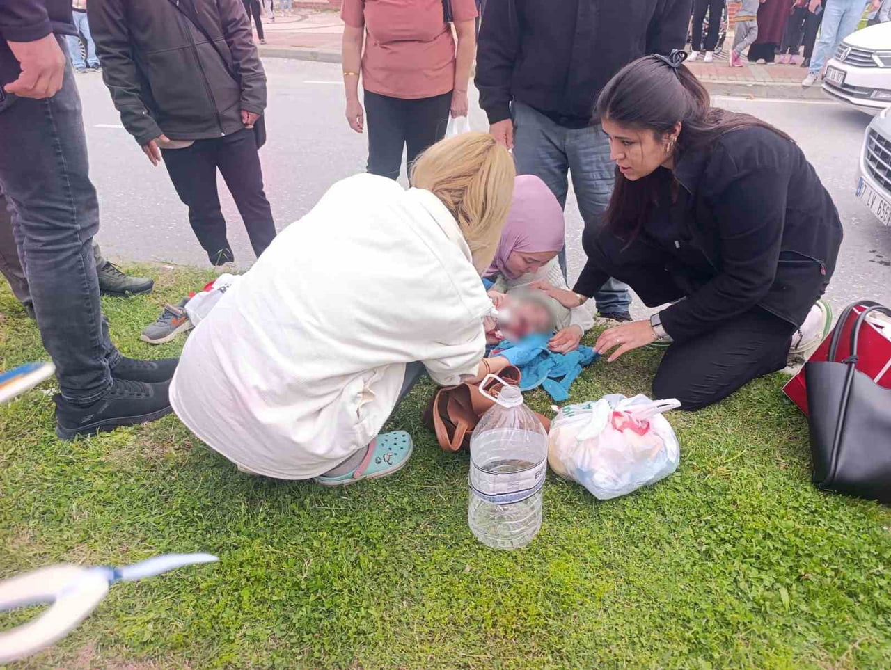 ANTALYA'NIN MANAVGAT İLÇESİNDE YOLUN KARŞISINA GEÇMEK İÇİN ANİDEN YOLA FIRLAYAN 5 YAŞINDAKİ...