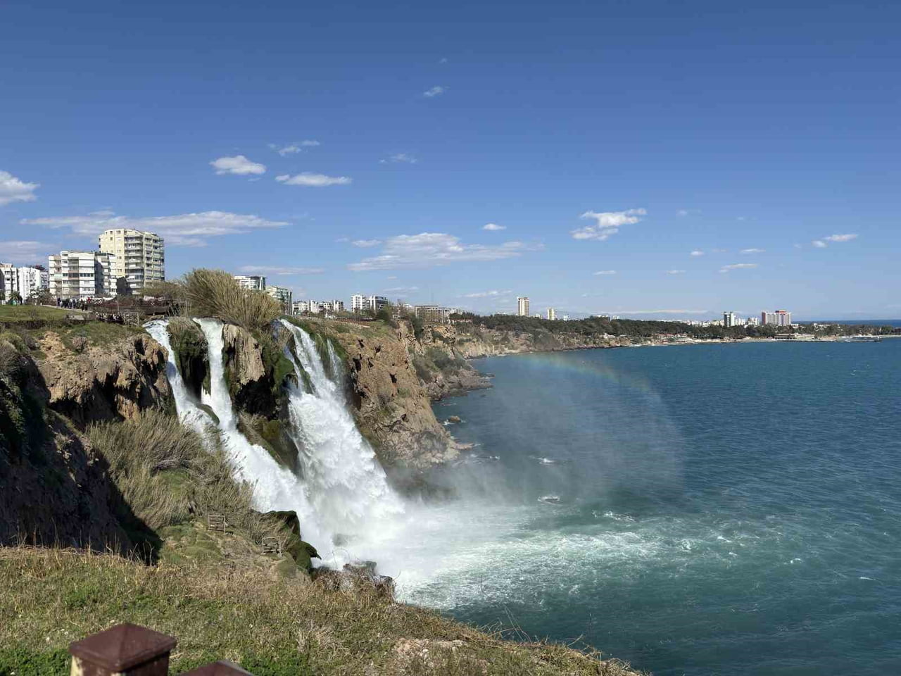 ANTALYA'NIN MURATPAŞA İLÇESİNDE DÜDEN ŞELALESİ'NDE OLUŞAN GÖKKUŞAĞI, ZİYARETÇİLERE UNUTULMAZ ANLAR...