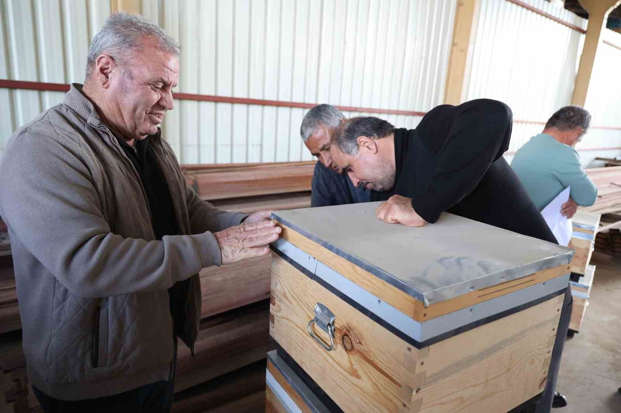 ANTALYA BÜYÜKŞEHİR BELEDİYESİ, ANTALYA'DA ARICILIK FAALİYETLERİNİN YAYGINLAŞTIRILMASI İÇİN EĞİTİM...