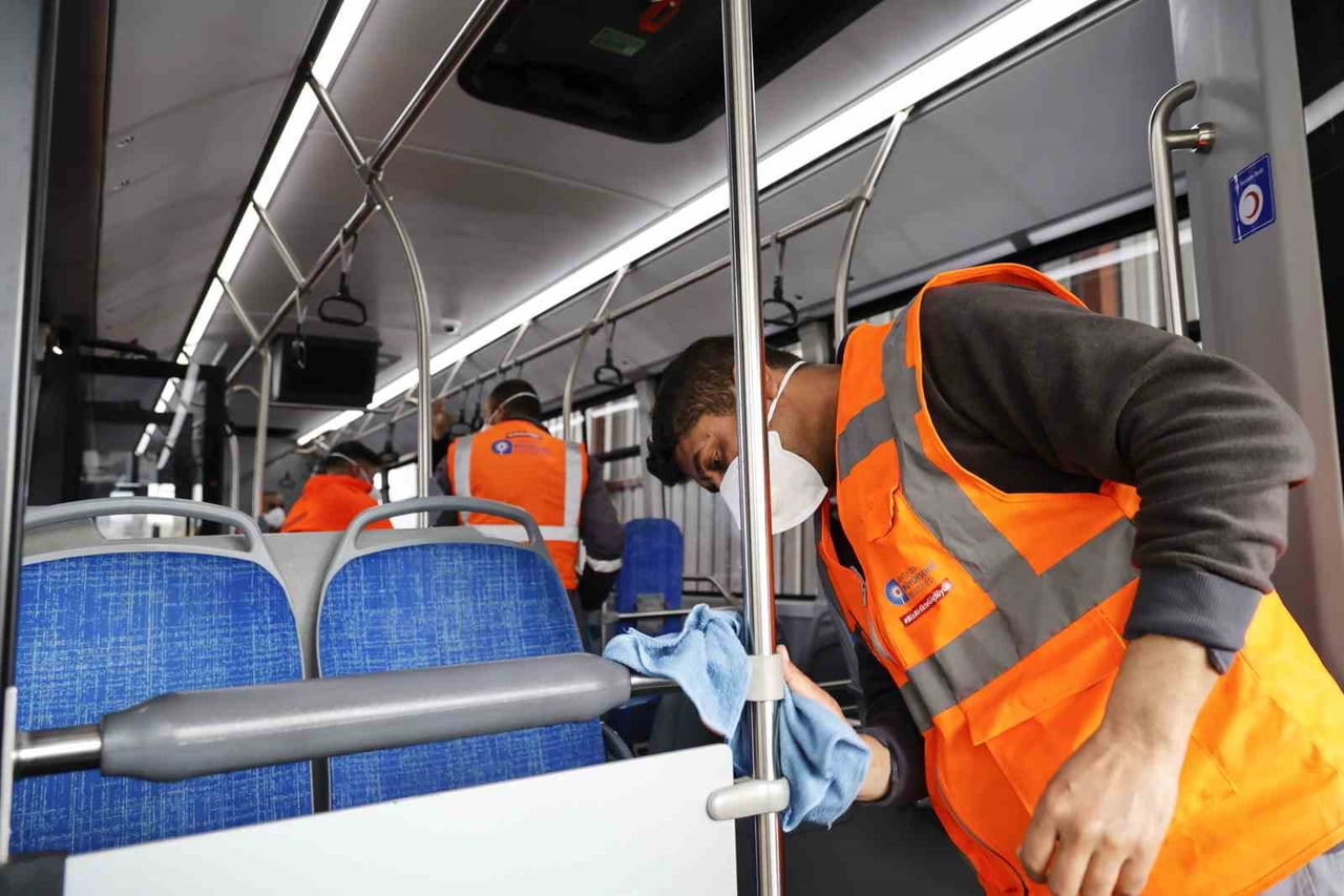 ANTALYA BÜYÜKŞEHİR BELEDİYESİ, ANTALYALILARA DAHA İYİ, TEMİZ VE HİJYENİK BİR ULAŞIM HİZMETİ SUNMAK...