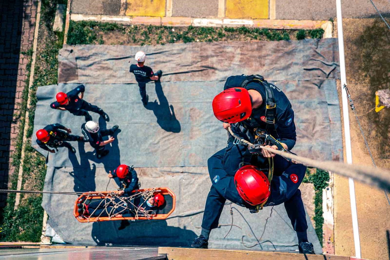 ANTALYA BÜYÜKŞEHİR BELEDİYESİ İTFAİYE DAİRESİ BAŞKANLIĞI, KADROSUNA KATTIĞI 45 YENİ İTFAİYE ERİYLE...