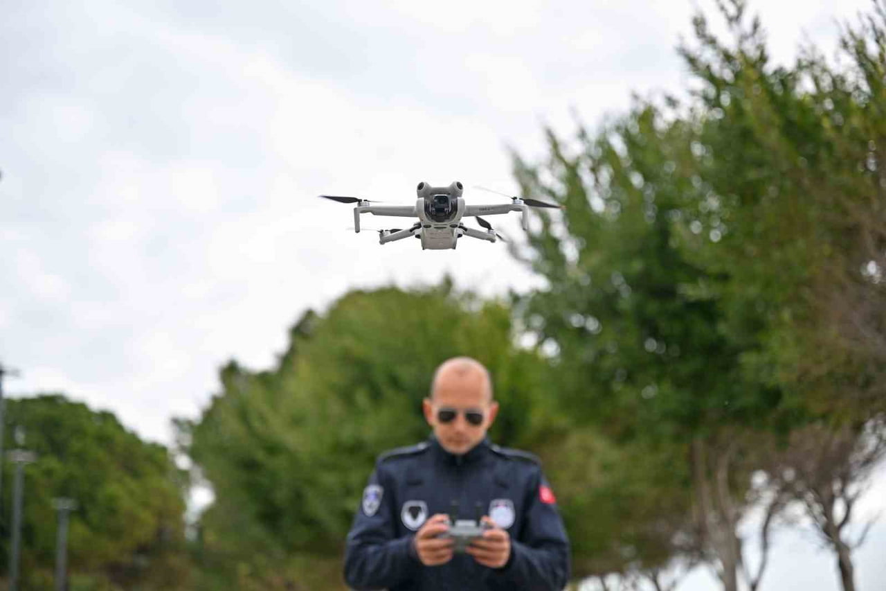 ANTALYA BÜYÜKŞEHİR BELEDİYESİ ZABITA EKİPLERİ, KENTİN FARKLI NOKTALARINDA DRON İLE HAVADAN DENETİM...