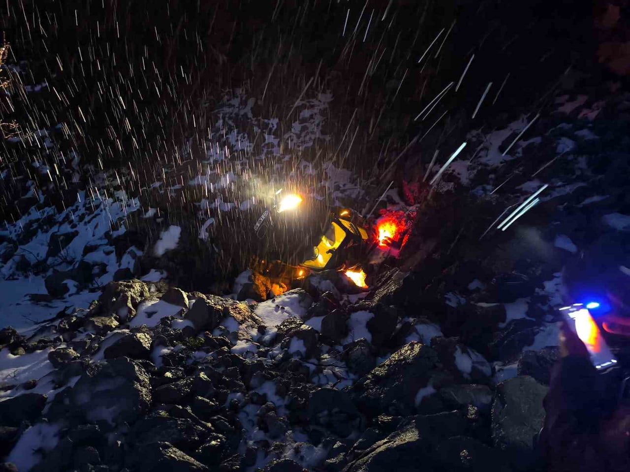 ANTALYA’DA KONTROLDEN ÇIKARAK ŞARAMPOLE YUVARLANAN OTOMOBİLİN TAKLA ATMASI SONUCU 3 KİŞİ...