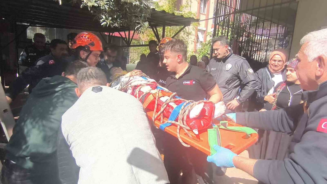 ANTALYA’DA OYUN OYNARKEN APARTMANIN AÇIK UNUTULAN FOSSEPTİK ÇUKURUNA DÜŞEN 10 YAŞINDAKİ ÇOCUĞU...