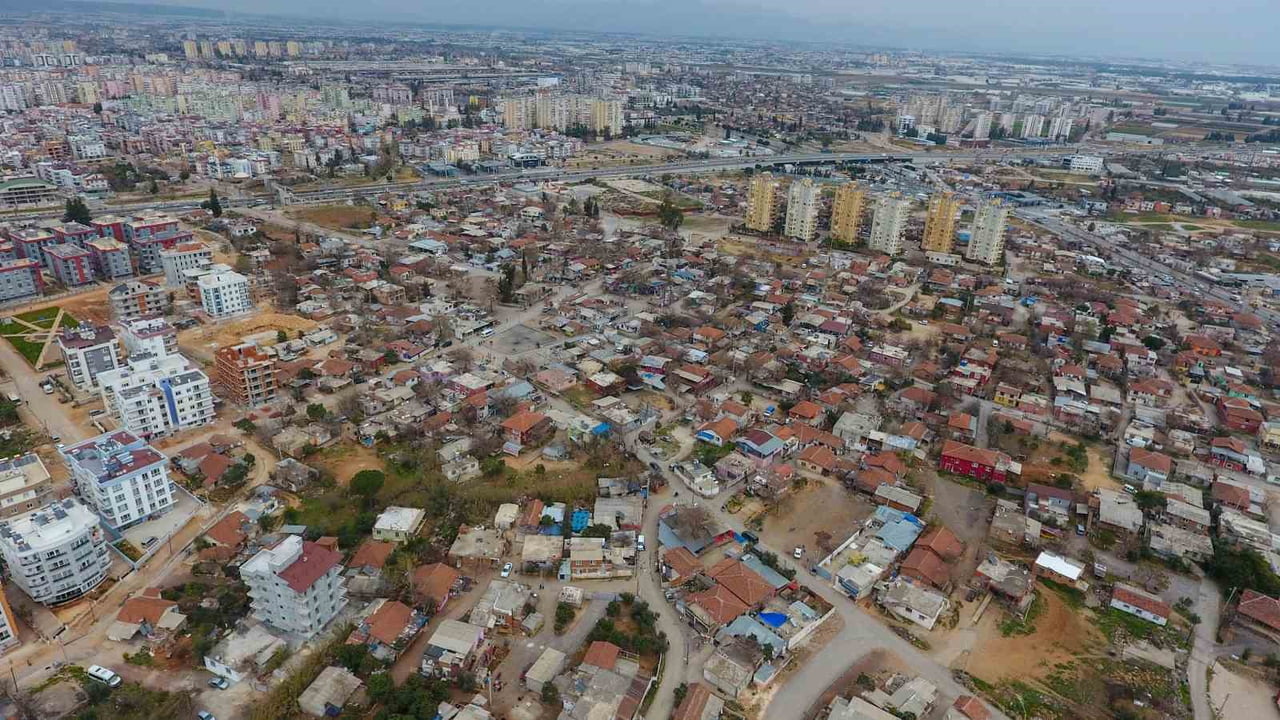 ANTALYA’DA ZEYTİNKÖY OLARAK BİLİNEN YEŞİLDERE MAHALLESİ'NDE, ÇOCUK VE GENÇLERİ SUÇA SÜRÜKLEYEN...