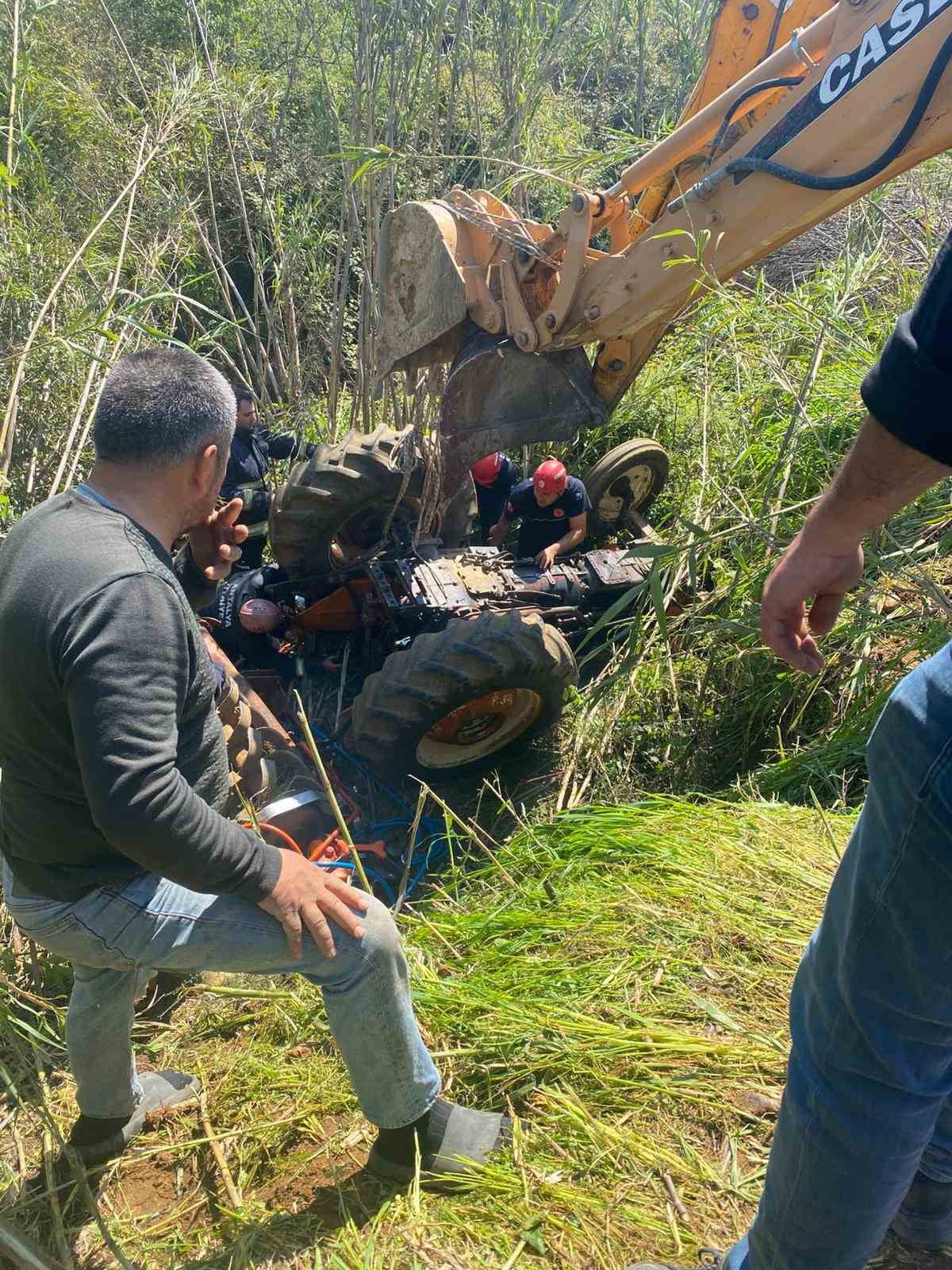 ANTALYA’NIN AKSU İLÇESİNDE TRAKTÖRÜN DEREYE DEVRİLMESİ SONUCU ALTINDA KALAN 54 YAŞINDAKİ ÇİFTÇİ...