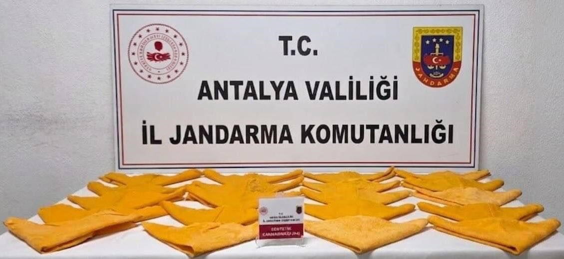 ANTALYA’NIN DÖŞEMEALTI İLÇESİNDE JANDARMA EKİPLERİNCE DÜZENLENEN OPERASYONDA BİR ARAÇTA YAPILAN...