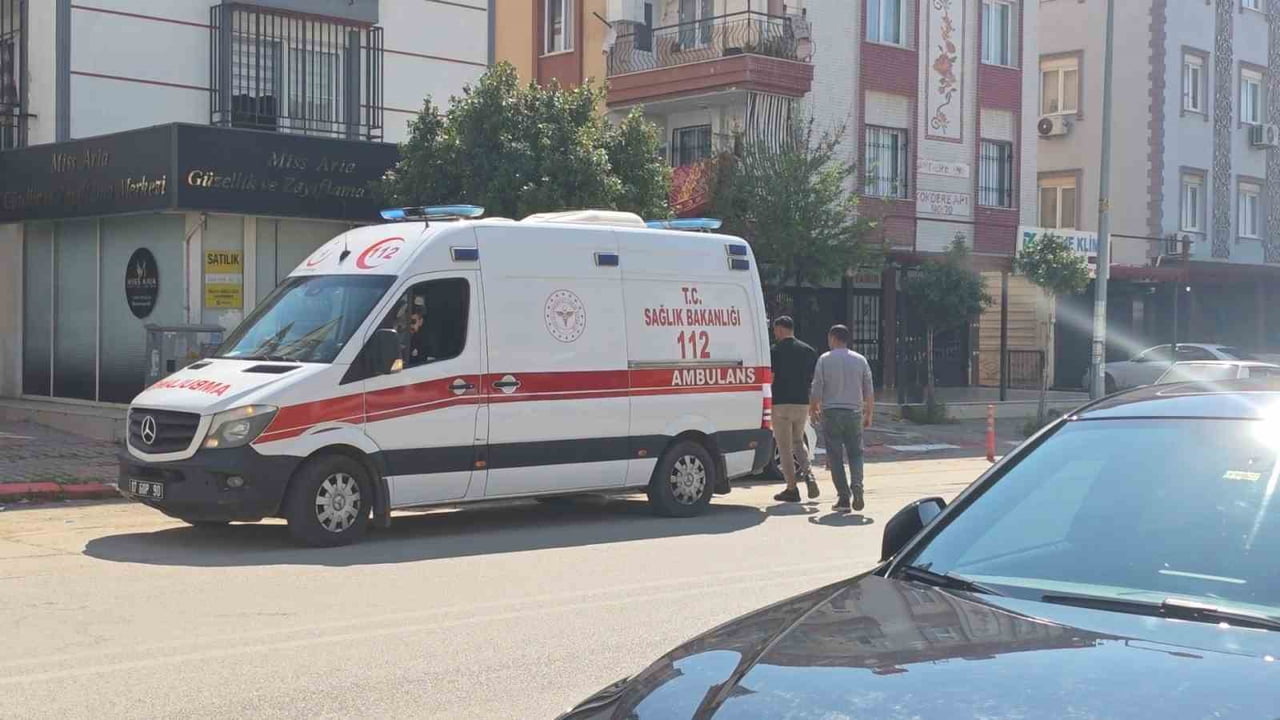 ANTALYA’NIN KEPEZ İLÇESİNDE ARALARINDA HUSUMET BULUNAN AKRABALAR ARASINDA ÇIKAN BIÇAKLI KAVGADA 2...