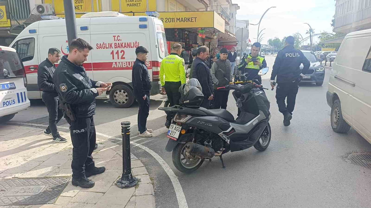 ANTALYA’NIN MANAVGAT İLÇESİNDE HAFİF TİCARİ ARAÇ İLE ÇARPIŞMASI SONUCUNDA MEYDANA GELEN KAZADA...