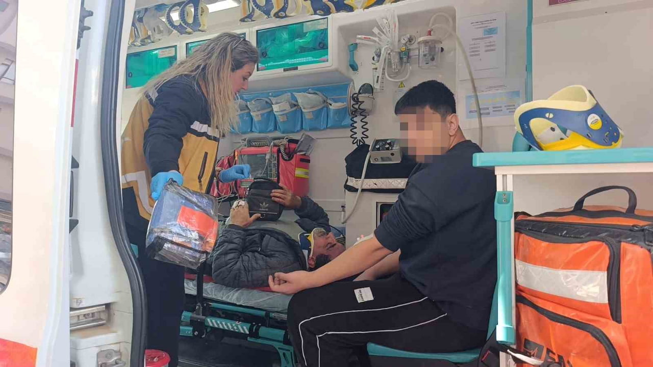 ANTALYA’NIN MANAVGAT İLÇESİNDE KAVŞAK SİSTEMİNDE MOTORLU BİSİKLET İLE MOTOSİKLETİN ÇARPIŞMASI...