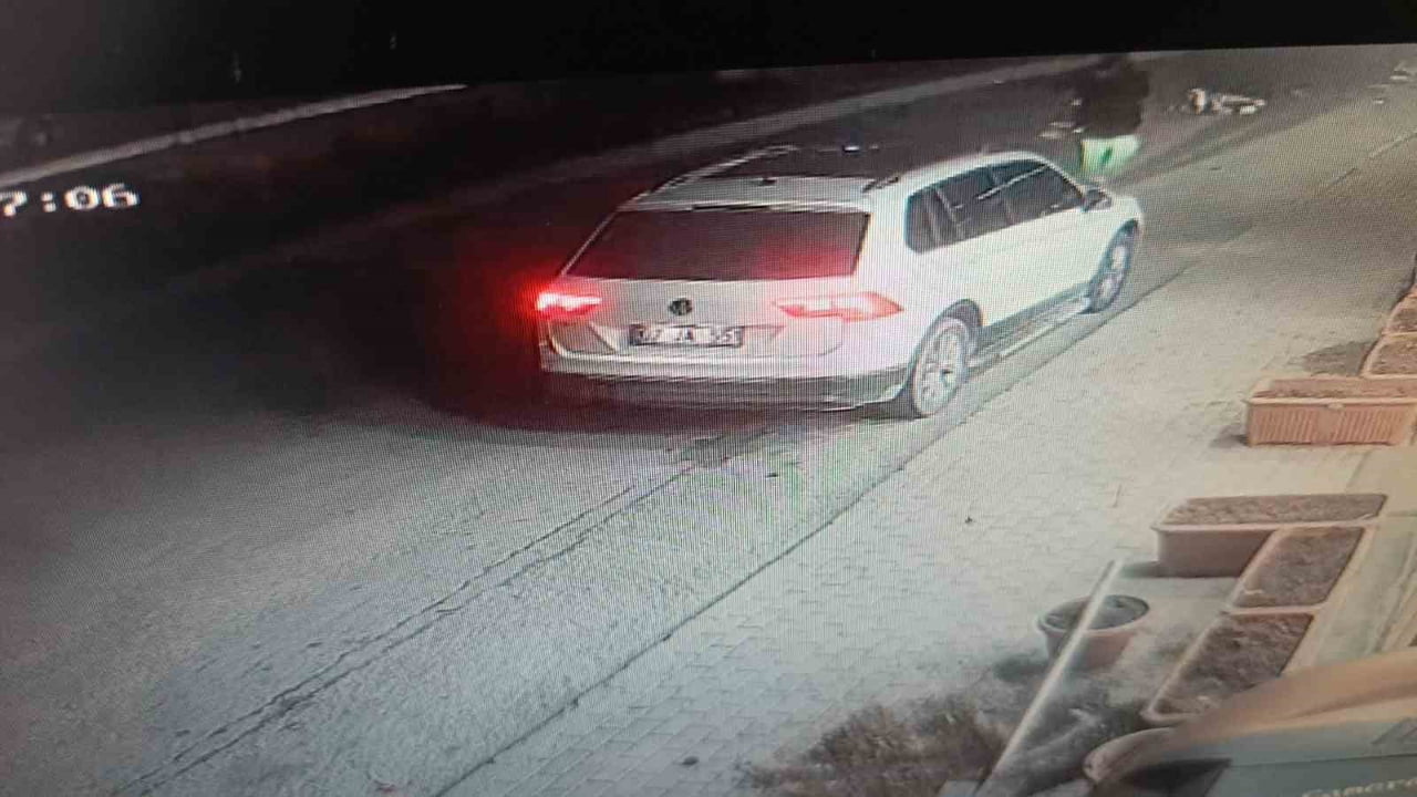 ANTALYA’NIN MANAVGAT İLÇESİNDE SEYİR HALİNDEKİ ELEKTRİKLİ BİSİKLET, ANİDEN AÇILAN OTOMOBİL...