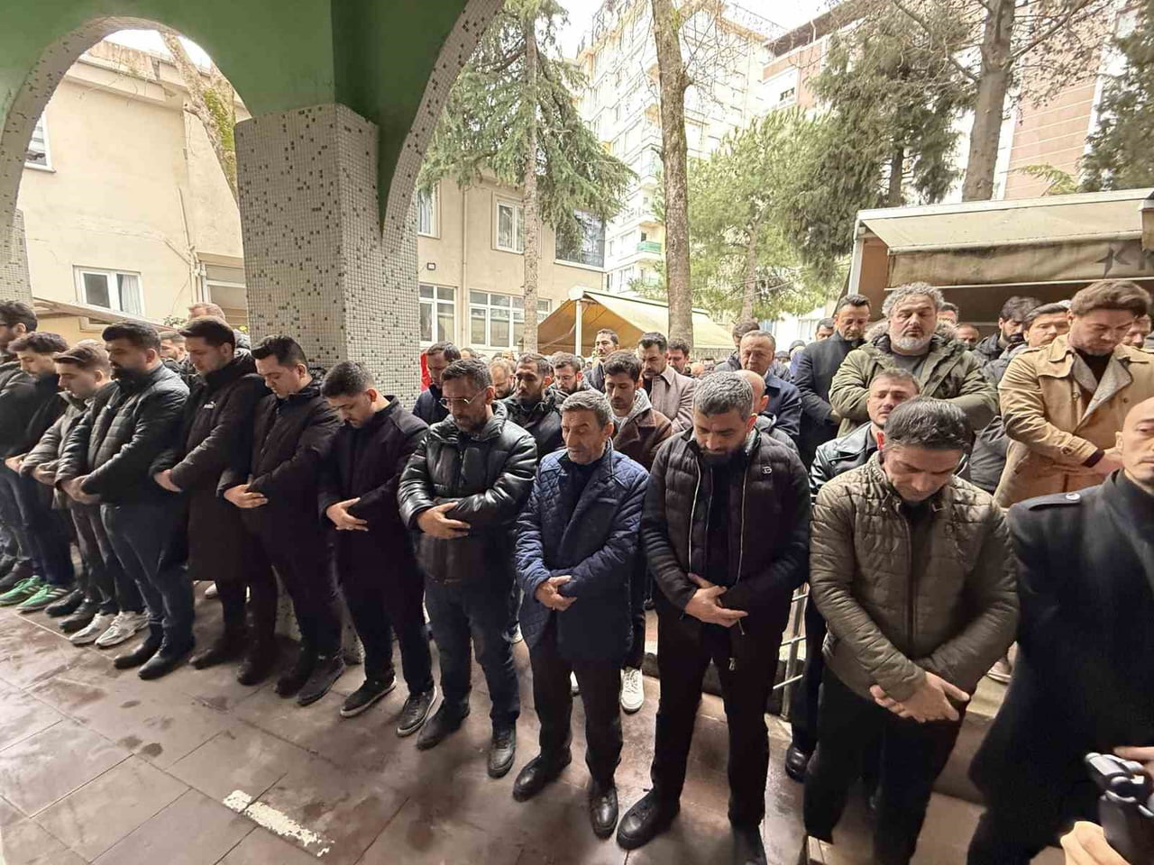 AORT DAMARI YIRTILMASI SONUCU HAYATINI KAYBEDEN OYUNCU RAMAZAN TETİK SON YOLCULUĞUNA UĞURLANDI.