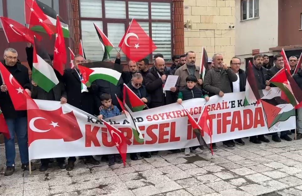 ARDAHAN'DA İSRAİL'İN FİLİSTİNLİ ESİRLERİ HEDEF ALAN İDAM YASASI PROTESTO EDİLDİ. (OLGUN...